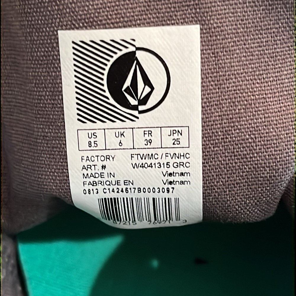 Volcom Soul Mates grey combo color with teal. Women’s size 8.5 width B medium. - Picture 2 of 15